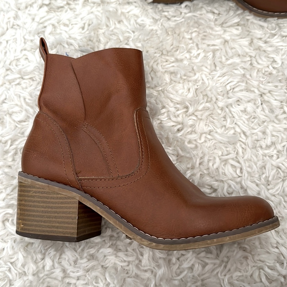 MOSSIMO SUPPLY CO booties